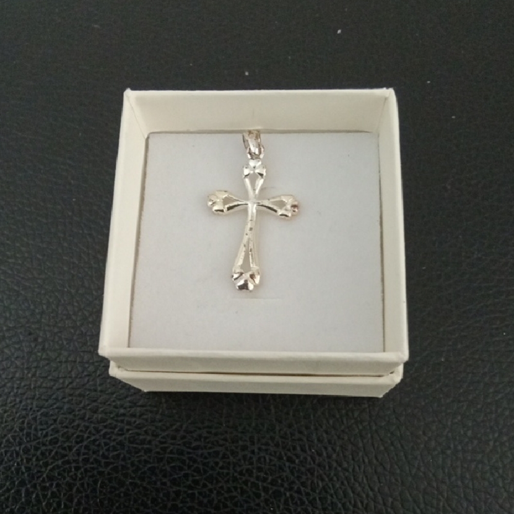 Elegant Silver Cross Pendant